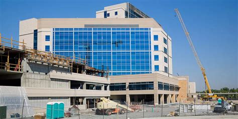 Angeles mayor inspects new hospital building .
